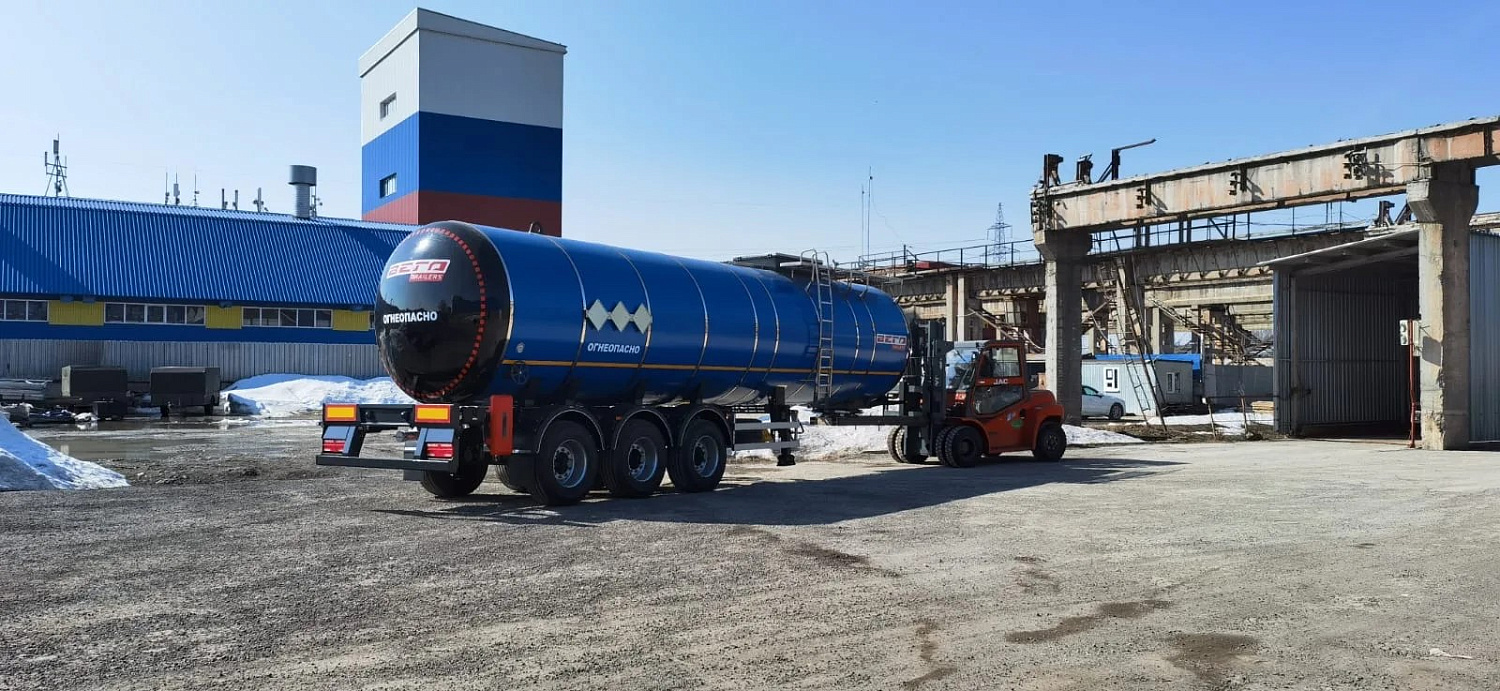 Полуприцеп-цистерна для перевозки темных нефтепродуктов